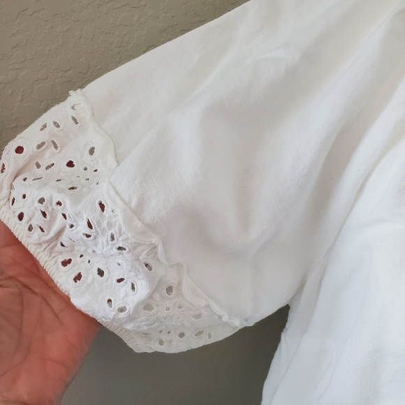 Old Navy White Blouse Size M - Picture 3 of 5